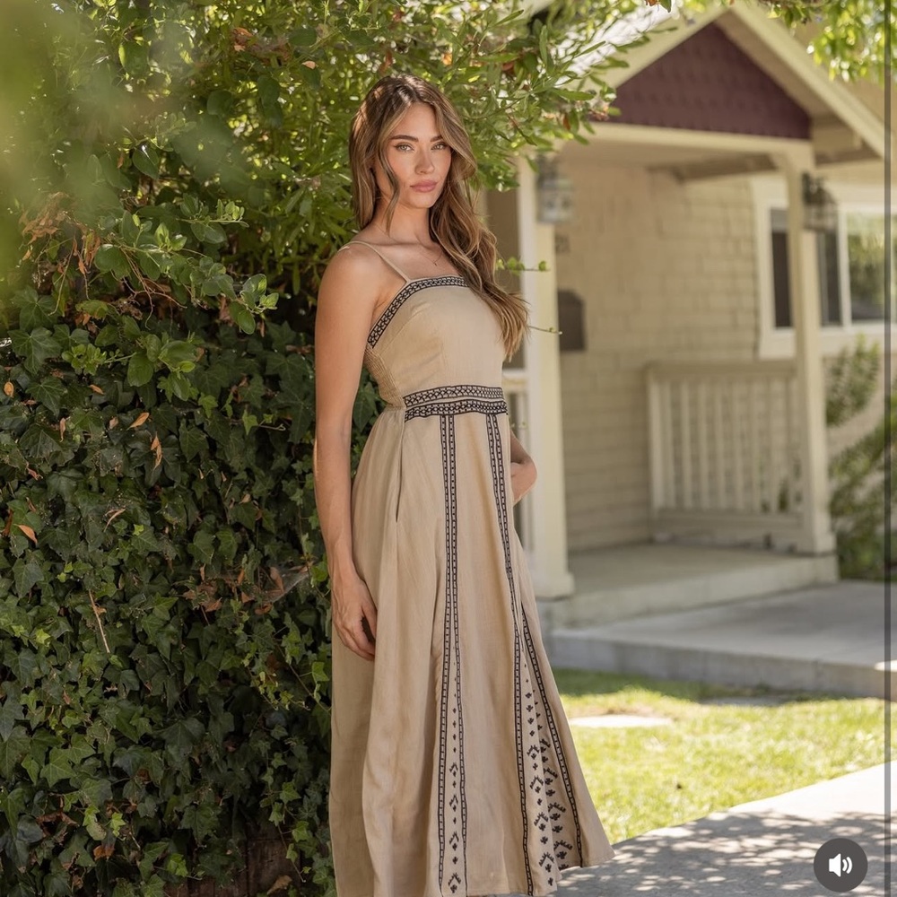 Elegant Beige Maxi Dress
